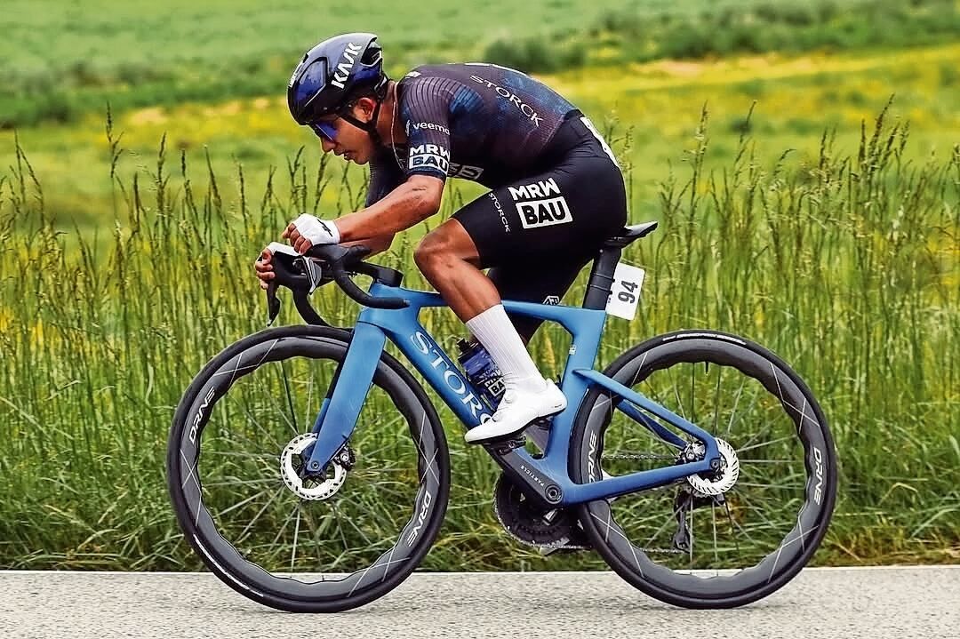 Edgar-Cadena-denuncia-los-altos-costos-del-ciclismo-en-Mexico-tras-ganar-en-la-Vuelta-a-Asturias
