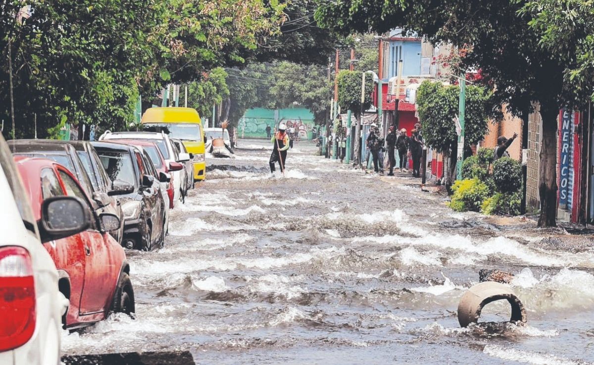 Megafuga-inunda-Ampliacion-Los-Reyes-Culhuacan-en-Iztapalapa-Segiagua-realiza-trabajos-de-reparacion