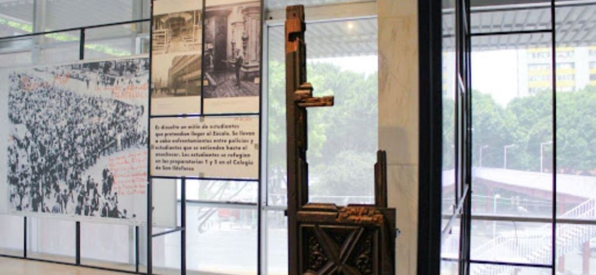 A-58-anos-del-bazucazo-la-puerta-de-San-Ildefonso-conserva-la-memoria-del-68