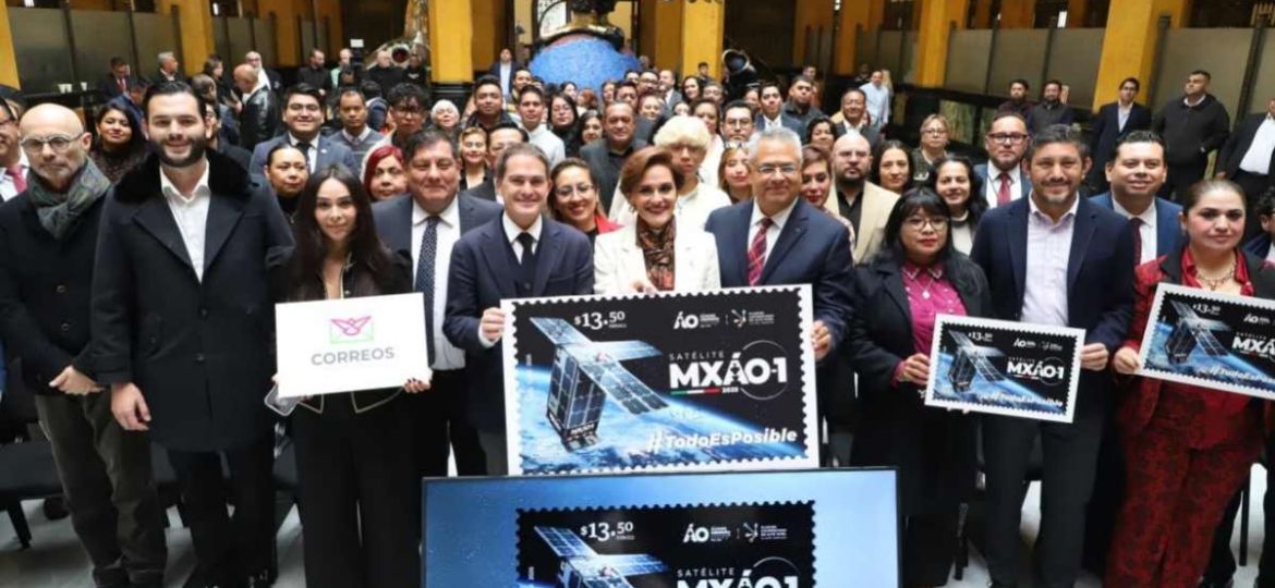 Alvaro-Obregon-y-Correos-de-Mexico-emiten-timbre-conmemorativo-del-microsatelite-MXAO-1