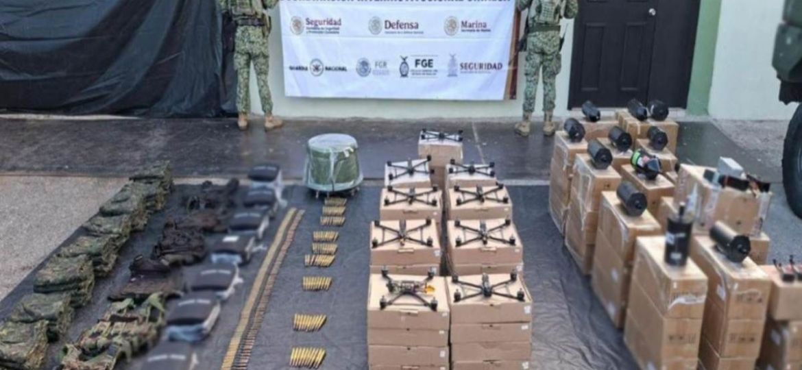 Aseguran-48-drones-64-baterias-y-equipo-tactico-en-El-Rosario-Sinaloa