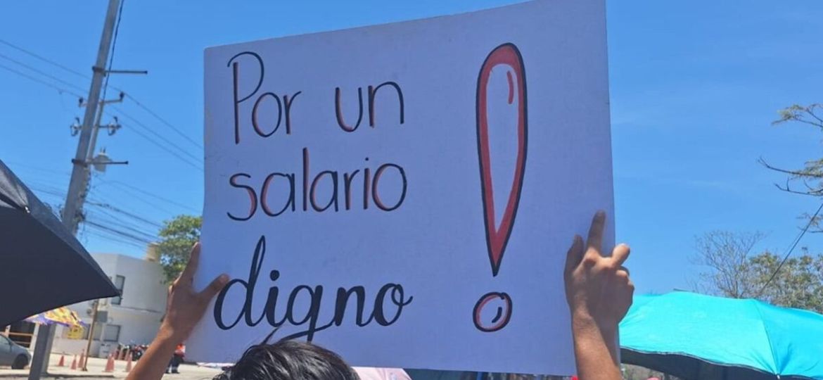 Burocratas-de-Yucatan-exigen-restitucion-de-derechos-laborales-y-advierten-posible-paro