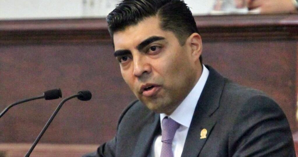 Carlos-Candelaria-renuncia-a-la-Secretaria-de-Economia-y-volvera-a-la-Camara-de-Diputados