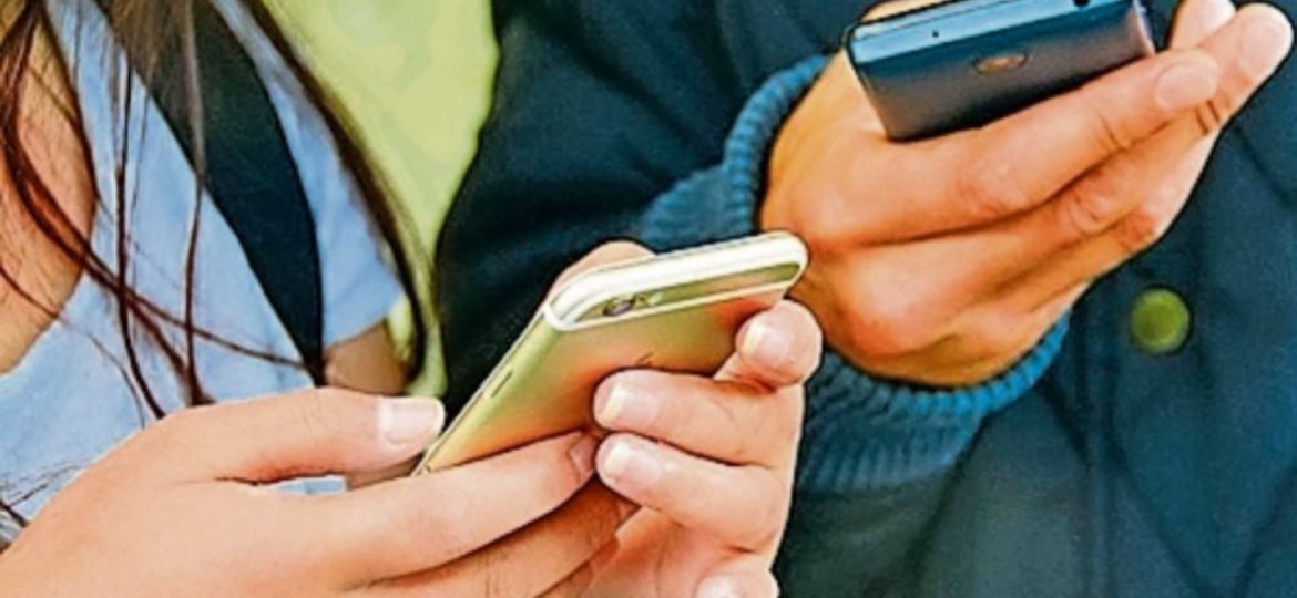 Comisiones-del-Senado-aprueban-prohibir-celulares-en-escuelas-de-educacion-basica
