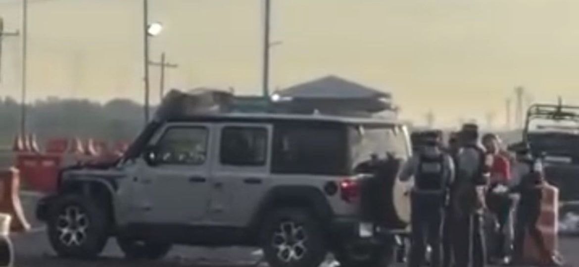 Conductora-vuelca-contra-reten-militar-en-General-Bravo-y-provoca-caos-vial