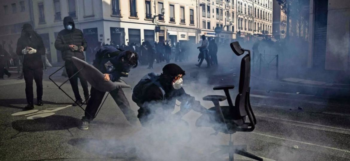 Decenas-de-miles-protestan-en-Francia-por-mejores-condiciones-en-los-liceos