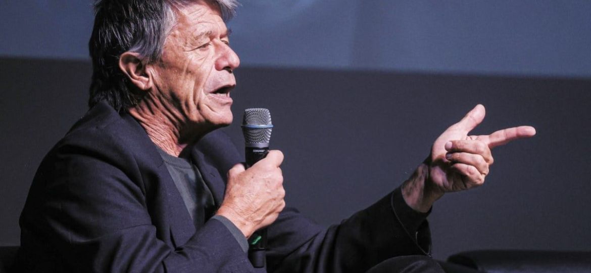 Emmanuel-Carrere-busca-conectar-las-historias-personales-con-la-experiencia-colectiva