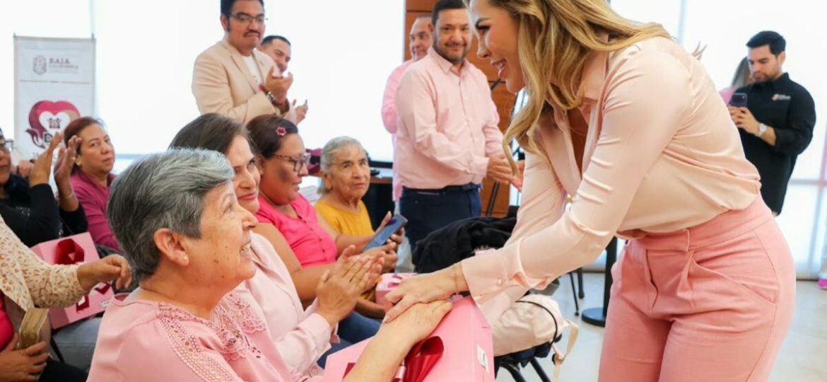 Entregan-protesis-mamarias-gratuitas-a-sobrevivientes-de-cancer-en-Baja-California