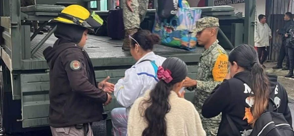 Evacuan-La-Becerrera-en-Comala-ante-posibles-efectos-del-huracan-Simon