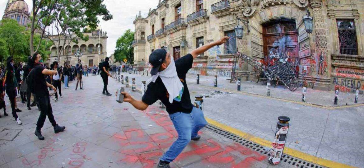 Gobierno-de-Jalisco-justifica-ausencia-de-policias-durante-marcha-por-agua-limpia