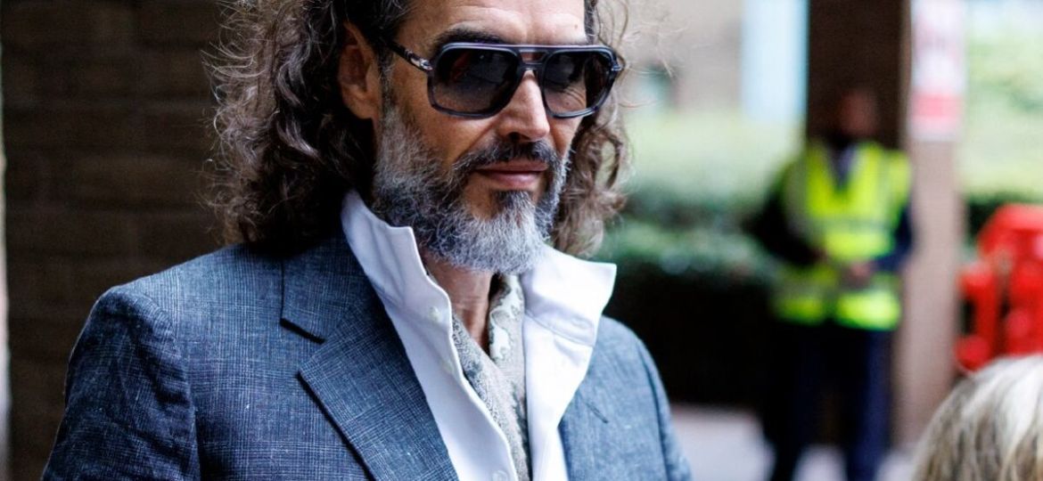Inicia-en-Londres-el-juicio-contra-Russell-Brand-por-cargos-de-violacion-y-agresion-sexual