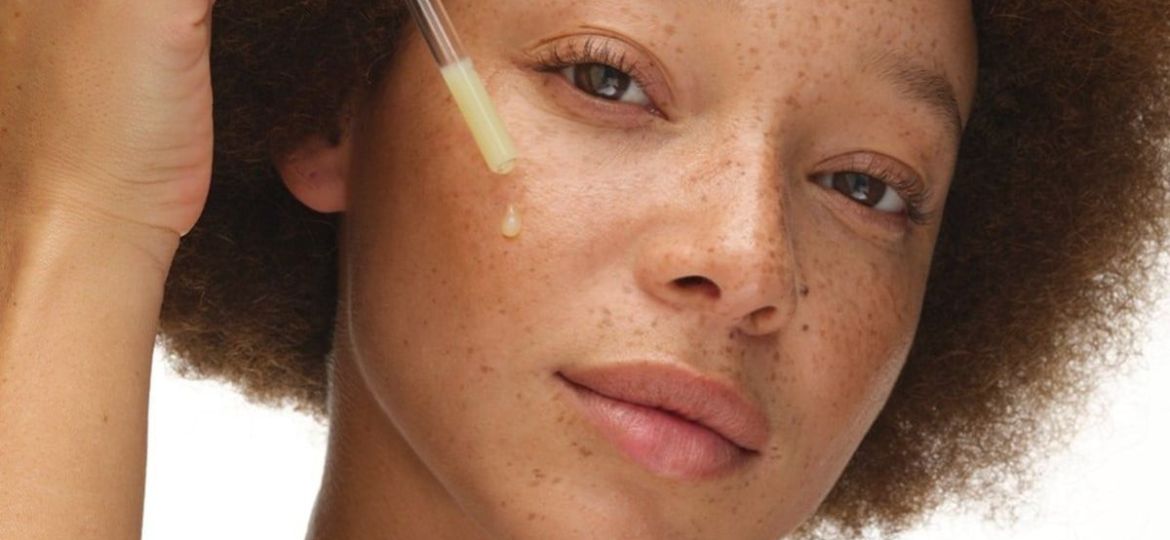 La-Roche-Posay-amplia-su-linea-Mela-B3-con-el-tratamiento-facial-Double-Dose
