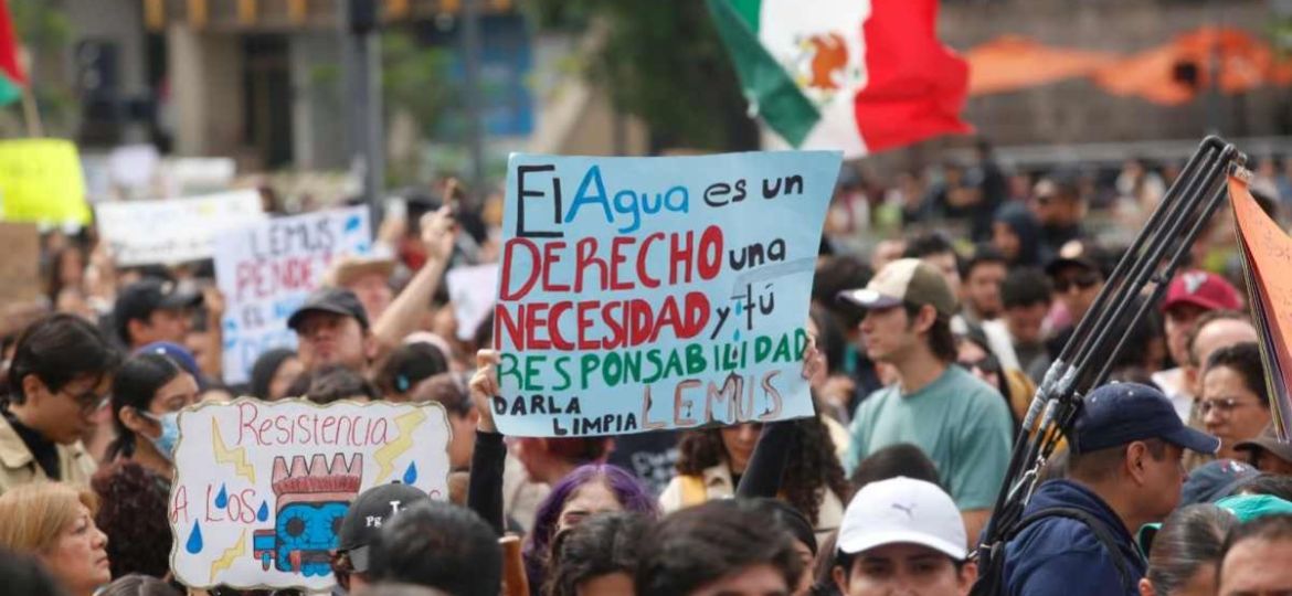 Liberan-a-18-de-39-detenidos-tras-protesta-por-agua-contaminada-en-Casa-Jalisco