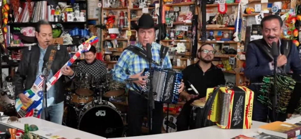 Los-Tigres-del-Norte-llevan-su-mensaje-migrante-al-Tiny-Desk-con-Somos-mas-americanos