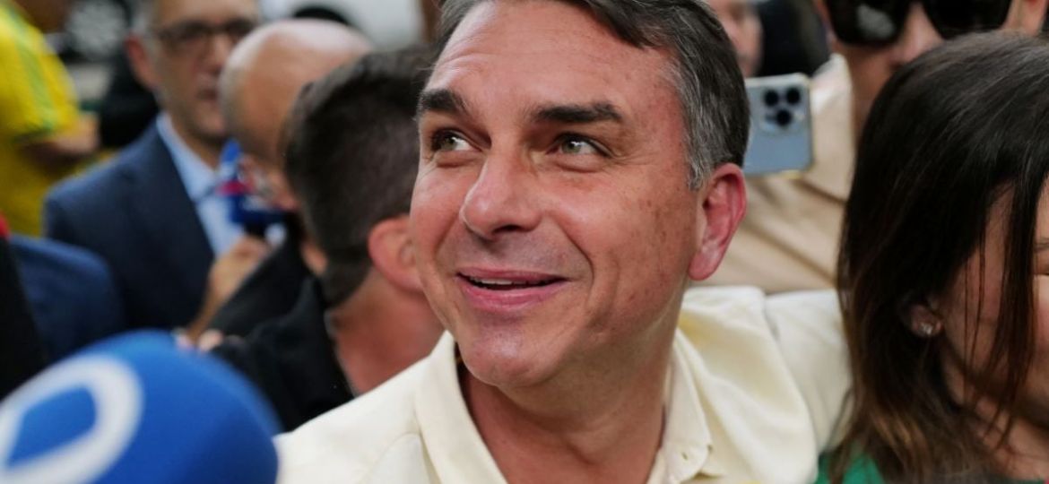Milei-y-De-la-Espriella-felicitan-a-Flavio-Bolsonaro-por-ventaja-en-Brasil