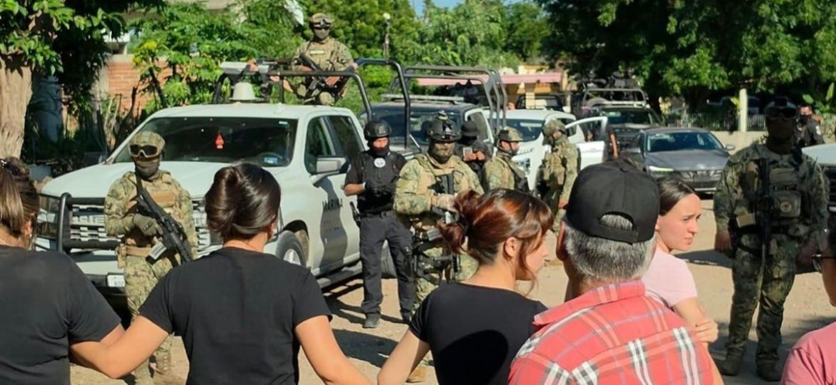 Operativo-federal-en-Laguna-Colorada-desata-altercado-con-habitantes-de-Culiacan