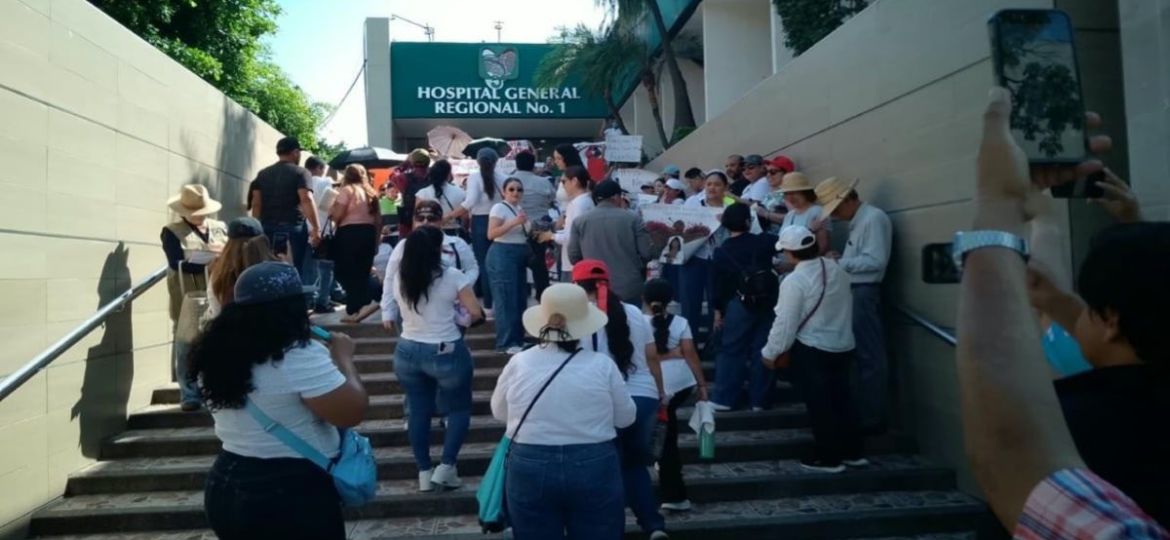 Personal-del-IMSS-marcha-en-Culiacan-por-mejores-prestaciones-y-abasto-de-medicamentos