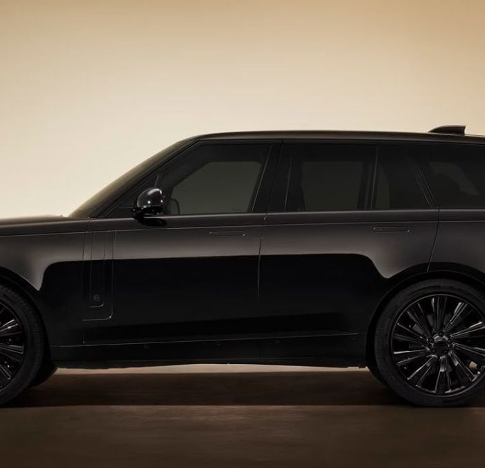 Range-Rover-SV-Black-llega-a-Mexico-junto-con-el-espacio-de-personalizacion-SV-Studio