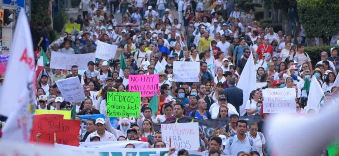 Reportan-participacion-de-7-mil-trabajadores-del-IMSS-en-marcha-en-CDMX