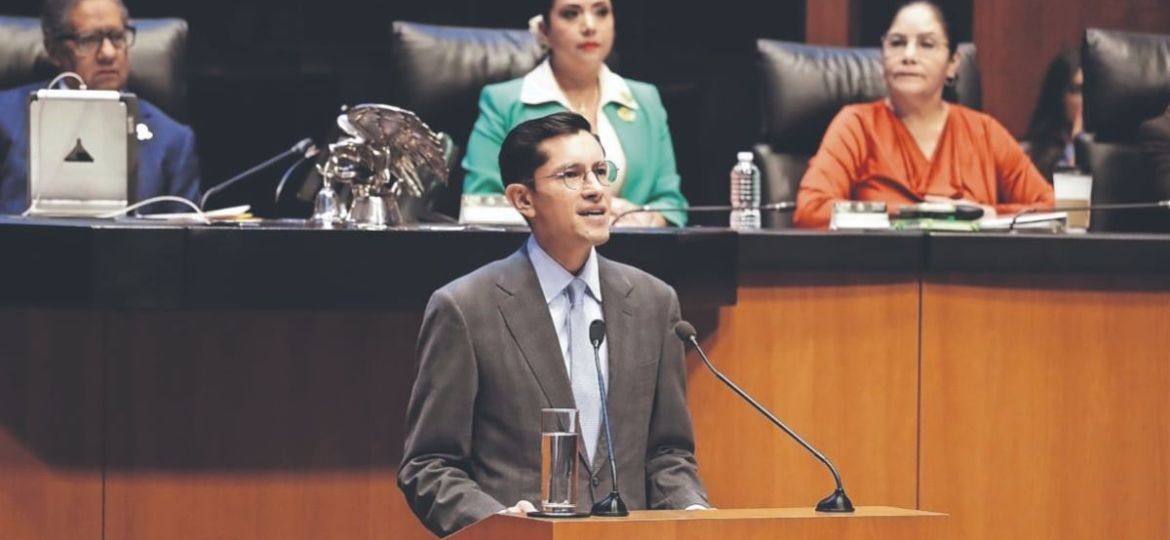 Roberto-Velasco-defiende-una-politica-exterior-basada-en-soberania-y-serenidad-ante-el-Senado
