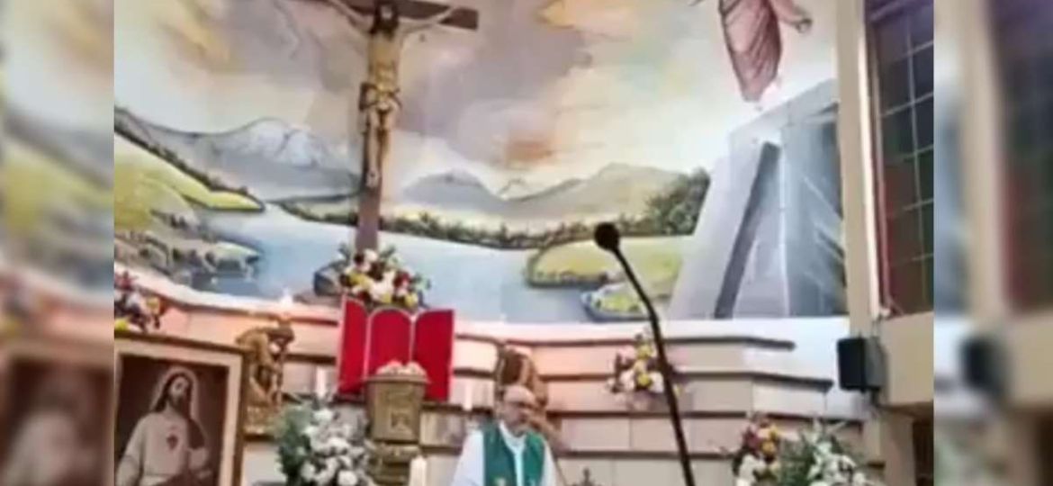 Sacerdote-muere-durante-una-misa-en-Guayaquil-tras-caerle-una-cruz-de-madera