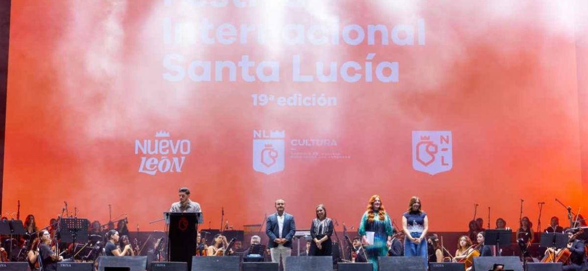 Samuel-Garcia-inaugura-el-Festival-Santa-Lucia-con-homenaje-a-Juan-Gabriel