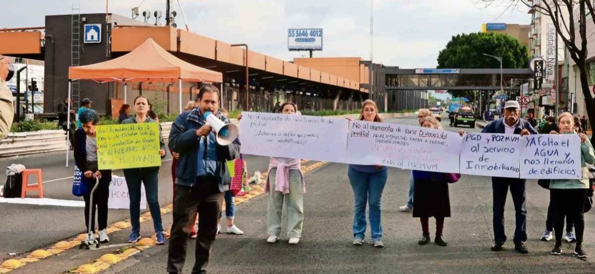 Vecinos-bloquean-Calzada-de-Tlalpan-por-inconformidades-con-consulta-del-POZMVM